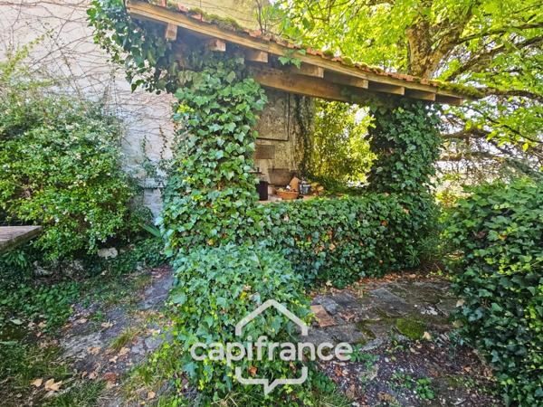 Domaine de charme, 1.7 hectares, 470 m² habitable, 20 couchages, roulotte, piscine, parc avec arbres centenaires