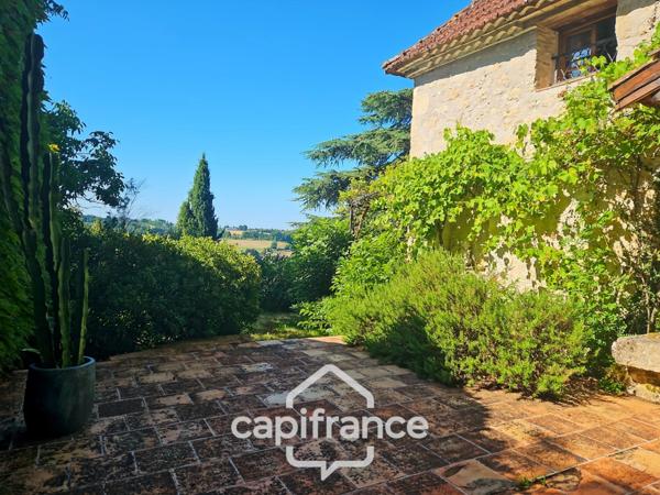 Domaine de charme, 1.7 hectares, 470 m² habitable, 20 couchages, roulotte, piscine, parc avec arbres centenaires