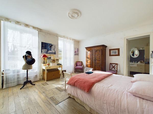 Maison de caractère 11 pièces, en plein centre d'Annonay