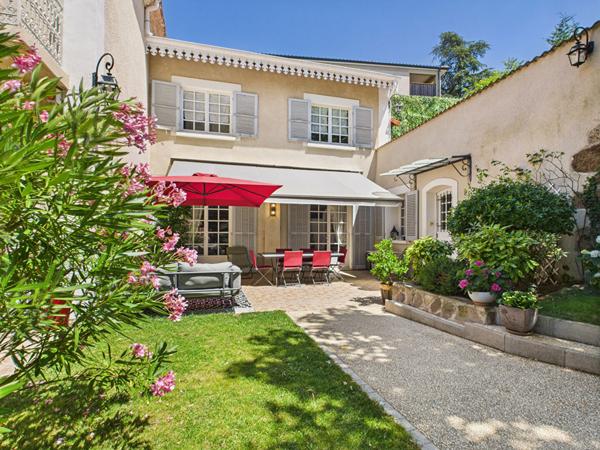 Maison de caractère 11 pièces, en plein centre d'Annonay