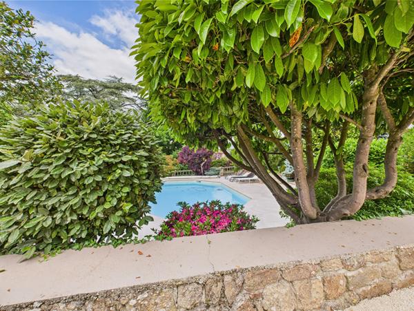 Maison de caractère 11 pièces, en plein centre d'Annonay