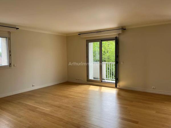 Vente                                                      Appartement
                        
                     5 pièces                      128 m2                     à Joinville-le-Pont