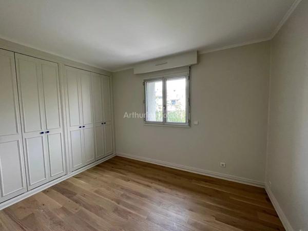 Vente                                                      Appartement
                        
                     5 pièces                      128 m2                     à Joinville-le-Pont