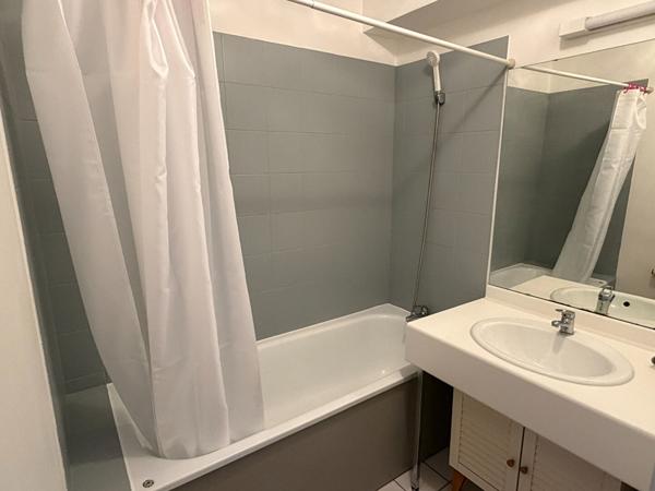 Studio meublé 30M2 dernier étage + parking en sous-sol