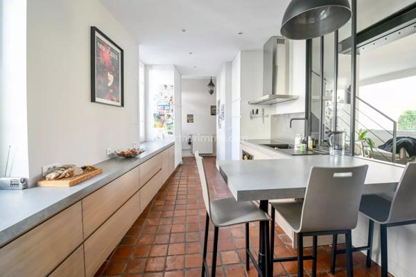 Vente                                                      Maison
                        
                     7 pièces                      126 m2                     à Nogent-sur-Marne