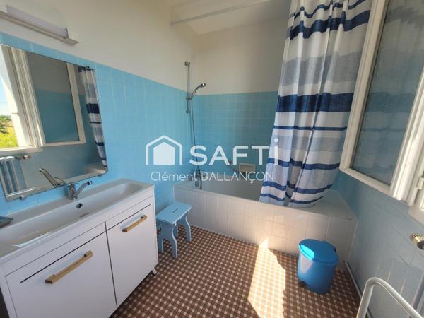 Corps de ferme de 325 m² habitables sur plus de 3 hectares – À 3 km d’Ernée (Mayenne) – Bien rare et plein de charme !