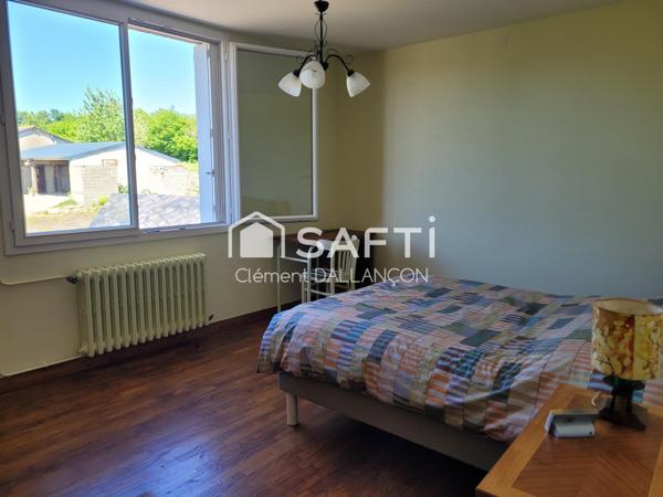 Corps de ferme de 325 m² habitables sur plus de 3 hectares – À 3 km d’Ernée (Mayenne) – Bien rare et plein de charme !