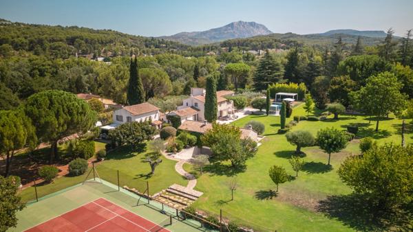 Sublime Propriété provençale en pierre a 5 minutes d'Aix-en-Provence