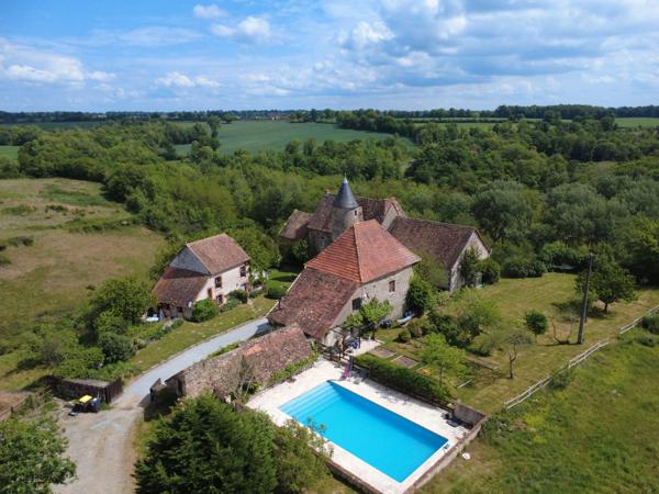 Une occasion rare d'acquérir un château-forteresse unique en son genre, situé au cœur de la Vienne