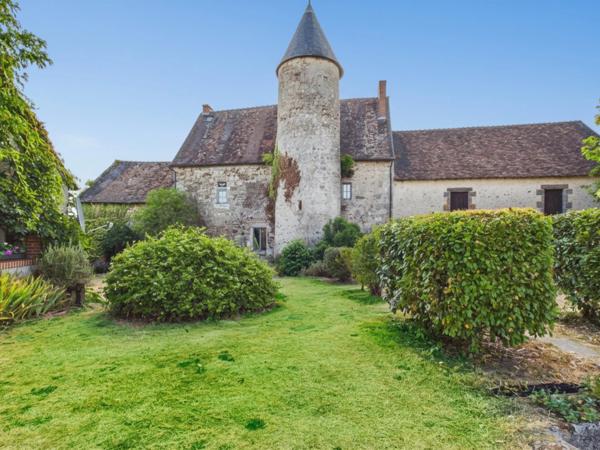 Une occasion rare d'acquérir un château-forteresse unique en son genre, situé au cœur de la Vienne