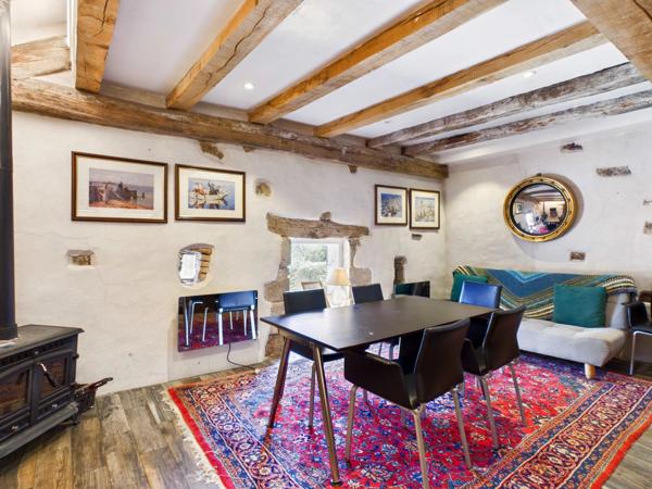 Une occasion rare d'acquérir un château-forteresse unique en son genre, situé au cœur de la Vienne