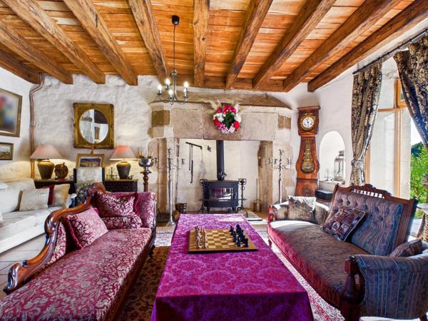 Une occasion rare d'acquérir un château-forteresse unique en son genre, situé au cœur de la Vienne