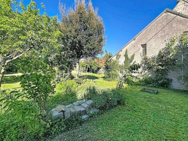 A 20 minutes de Pontoise, chargée d'histoire et pleine de charme, cette authentique bâtisse offre aujourd'hui une belle maison familiale d'environ 261m² habitable aux volumes généreux.

Elle se compose notamment :
+ d'une cuisine ouverte sur salle à manger,
+ d'un salon chaleureux avec cheminée,
+ de 5 grandes chambres dont une avec salle de bain privative,
+ grenier aménagé,
+ garage, cave,
+ ainsi que nombreuses dépendances.

L'ensemble est implanté sur une vaste parcelle offrant calme, espace et de nombreuses possibilités :

+ Grande maison familiale,
+ Résidence secondaire,
+ Activité professionnelle,
+ Projet d'aménagement ou patrimonial.

Les amateurs de bien atypiques apprécieront le cachet de l'ancien, l'histoire du lieu et le fort potentiel qu'offre cette propriété rare sur le secteur.

Le village dispose des commodités essentielles ( écoles, mairie, poste) ainsi que d'un cadre de vie agréable dont un golf avec restaurant au sein même du village.

Emmanuelle ESCALONA

Mandataire BSK immobilier