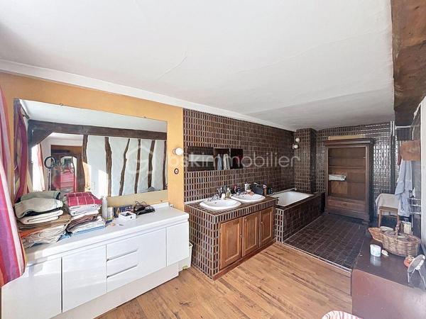 A 20 minutes de Pontoise, chargée d'histoire et pleine de charme, cette authentique bâtisse offre aujourd'hui une belle maison familiale d'environ 261m² habitable aux volumes généreux.

Elle se compose notamment :
+ d'une cuisine ouverte sur salle à manger,
+ d'un salon chaleureux avec cheminée,
+ de 5 grandes chambres dont une avec salle de bain privative,
+ grenier aménagé,
+ garage, cave,
+ ainsi que nombreuses dépendances.

L'ensemble est implanté sur une vaste parcelle offrant calme, espace et de nombreuses possibilités :

+ Grande maison familiale,
+ Résidence secondaire,
+ Activité professionnelle,
+ Projet d'aménagement ou patrimonial.

Les amateurs de bien atypiques apprécieront le cachet de l'ancien, l'histoire du lieu et le fort potentiel qu'offre cette propriété rare sur le secteur.

Le village dispose des commodités essentielles ( écoles, mairie, poste) ainsi que d'un cadre de vie agréable dont un golf avec restaurant au sein même du village.

Emmanuelle ESCALONA

Mandataire BSK immobilier