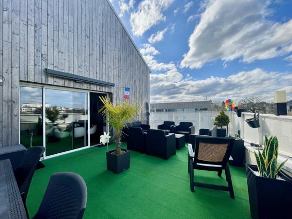 VIAGER Sans RENTE- DUH - Appartement T4 de surface 97 M2 avec 3 chambres et grande terrasse denrier étage immeuble  2023 -  à Chantepie 4 km de  Rennes