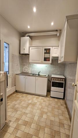 Plongez au cœur de l'histoire avec cet appartement lové dans une grande maison datant de 1893, niché dans un quartier animé (centre ville-mairie).  Offrant 44 m² de surface habitable, il est idéal pour un mode de vie urbain tout en profitant de la tranquillité d'une petite copropriété.
Ce 2 pièces situé au 1er étage dispose d'une cave, parfaite pour le rangement. L'agencement intérieur conserve le charme de l'époque avec des matériaux intemporels. A proximité des commerces, marché, et transports BUS - Gare RER D et du métro ligne 8 facilitant ainsi, votre quotidien en ville. Charges annuelles de copropriété : 1549€. 
Contactez Catherine RAYNAUD pour visiter.