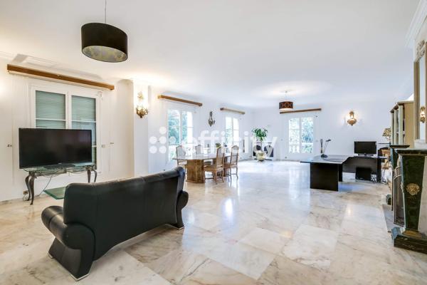 Maison
         10 pièces
        - 570 m² Bien prestige 1 890 000 € *