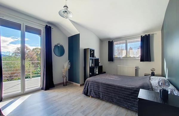 A 10min de CHAMBERY sur NOVALAISE Villa d’architecte 7 pièces de 220 m² plus T2 indépendant 50 m² sur plus de 1700m2– Idéal pour revenu locatif, activité professionnelle ou l'accueil de votre famille