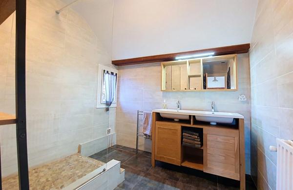 A 10min de CHAMBERY sur NOVALAISE Villa d’architecte 7 pièces de 220 m² plus T2 indépendant 50 m² sur plus de 1700m2– Idéal pour revenu locatif, activité professionnelle ou l'accueil de votre famille