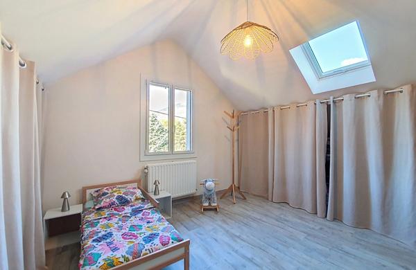 A 10min de CHAMBERY sur NOVALAISE Villa d’architecte 7 pièces de 220 m² plus T2 indépendant 50 m² sur plus de 1700m2– Idéal pour revenu locatif, activité professionnelle ou l'accueil de votre famille