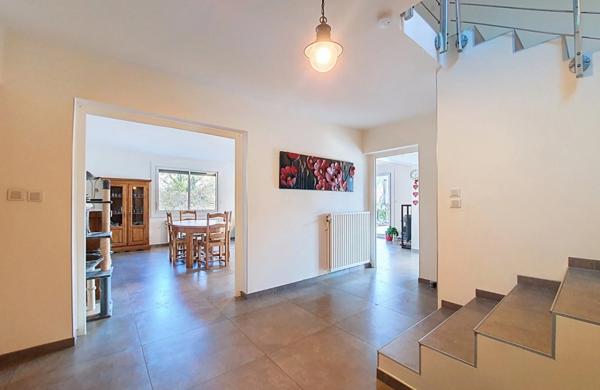 A 10min de CHAMBERY sur NOVALAISE Villa d’architecte 7 pièces de 220 m² plus T2 indépendant 50 m² sur plus de 1700m2– Idéal pour revenu locatif, activité professionnelle ou l'accueil de votre famille