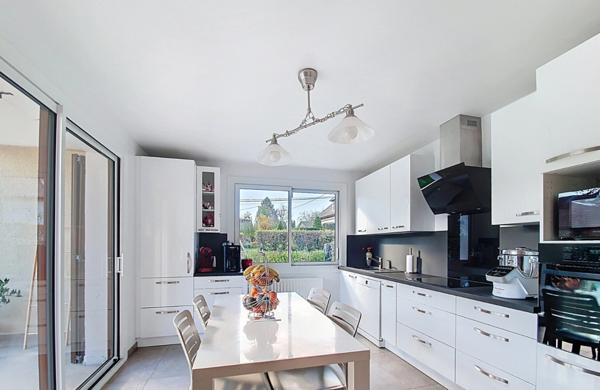A 10min de CHAMBERY sur NOVALAISE Villa d’architecte 7 pièces de 220 m² plus T2 indépendant 50 m² sur plus de 1700m2– Idéal pour revenu locatif, activité professionnelle ou l'accueil de votre famille