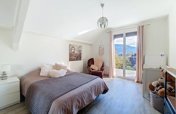 A 10min de CHAMBERY sur NOVALAISE Villa d’architecte 7 pièces de 220 m² plus T2 indépendant 50 m² sur plus de 1700m2– Idéal pour revenu locatif, activité professionnelle ou l'accueil de votre famille
