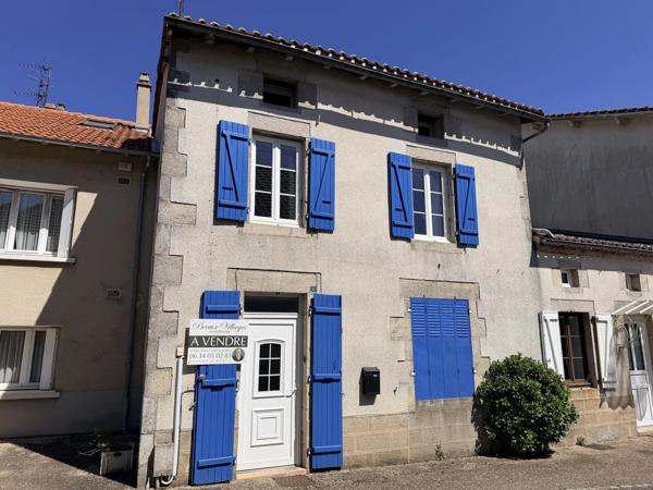 Profitez de la vie au village avec cette grande maison de 4 chambres