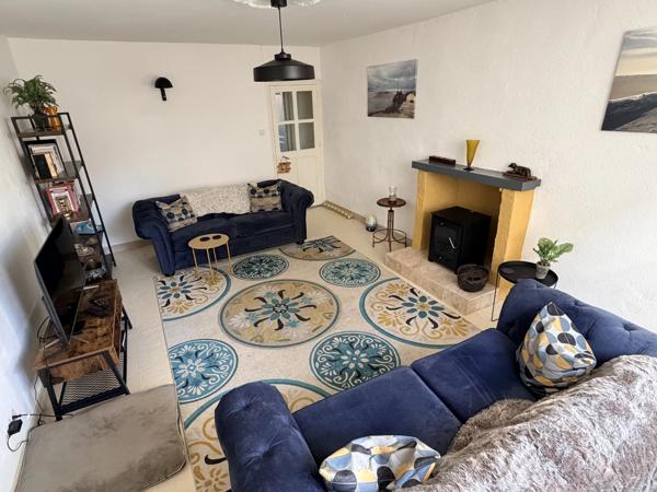 Profitez de la vie au village avec cette grande maison de 4 chambres