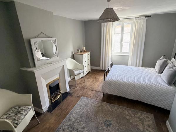 Profitez de la vie au village avec cette grande maison de 4 chambres