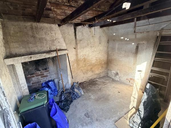 Profitez de la vie au village avec cette grande maison de 4 chambres