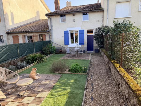 Profitez de la vie au village avec cette grande maison de 4 chambres