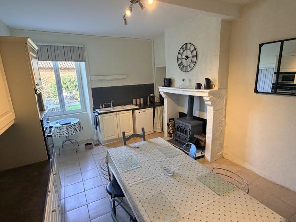 Profitez de la vie au village avec cette grande maison de 4 chambres