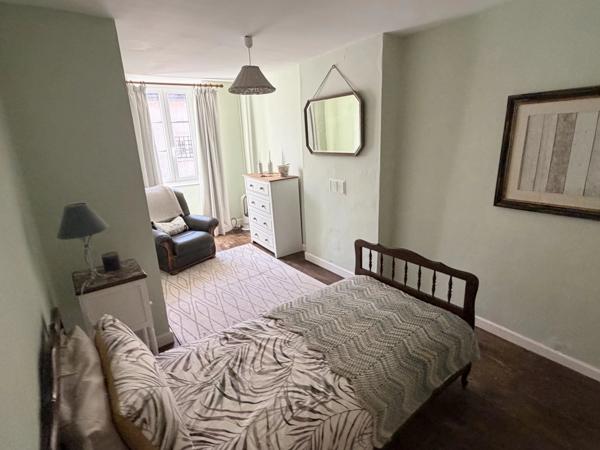 Profitez de la vie au village avec cette grande maison de 4 chambres
