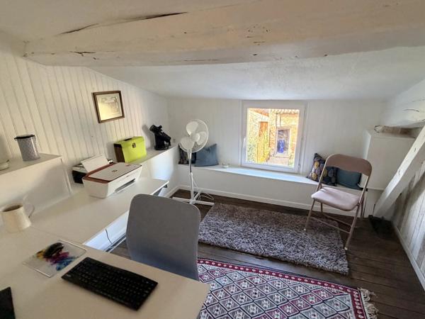 Profitez de la vie au village avec cette grande maison de 4 chambres