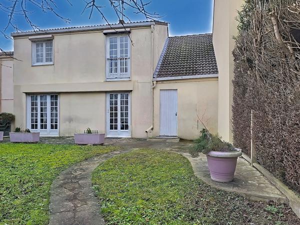 Maison Dreux proche centre ville et écoles - garage accolé - jardin - 3 chambres, double séjour