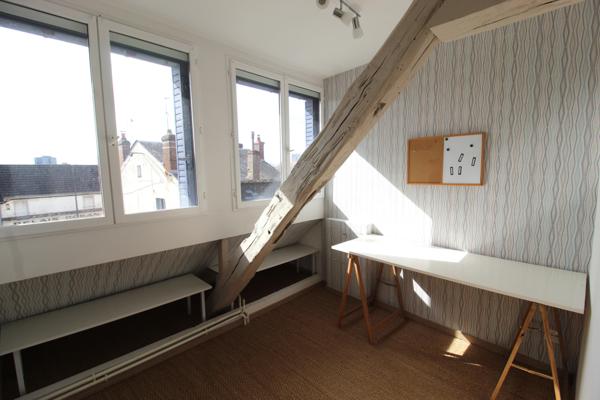 Nevers (58000) Appartement duplex avec garage et jardin privatif