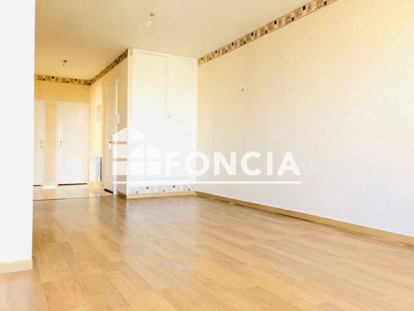 Location Appartement 4 pièces 71.8 m² - 2 RUE D'ANTRECHAUS Toulon 83000
