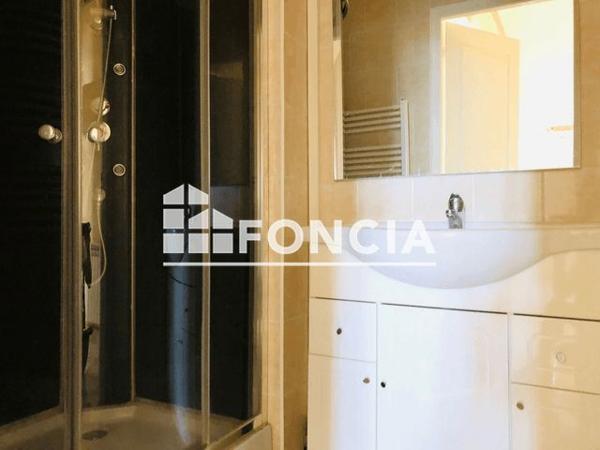 Location Appartement 4 pièces 71.8 m² - 2 RUE D'ANTRECHAUS Toulon 83000