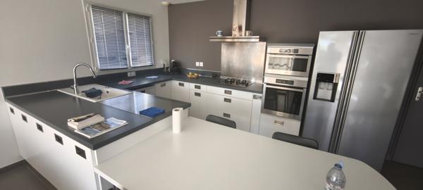 Rochefort-du-Gard (30650) Villa 120m2 de plain pied avec un studio de 20m2