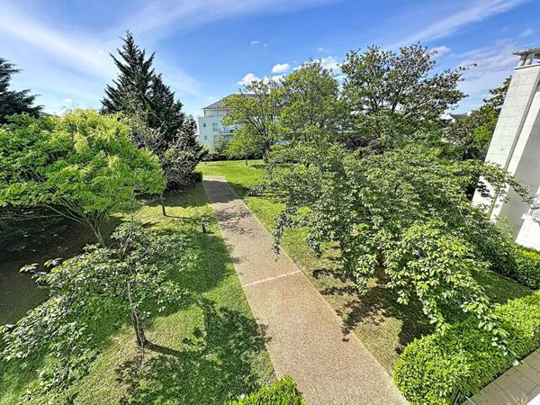 TOURS NORD - APPARTEMENT 3 PIECES AVEC BALCON, CAVE ET PLACE DE PARKING PRIVATIVE