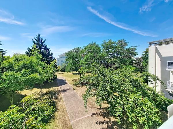 TOURS NORD - APPARTEMENT 3 PIECES AVEC BALCON, CAVE ET PLACE DE PARKING PRIVATIVE