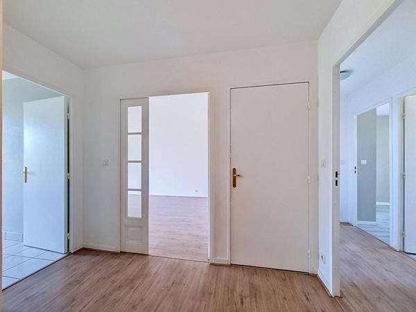 TOURS NORD - APPARTEMENT 3 PIECES AVEC BALCON, CAVE ET PLACE DE PARKING PRIVATIVE