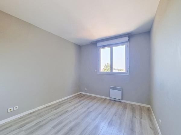 TOURS NORD - APPARTEMENT 3 PIECES AVEC BALCON, CAVE ET PLACE DE PARKING PRIVATIVE