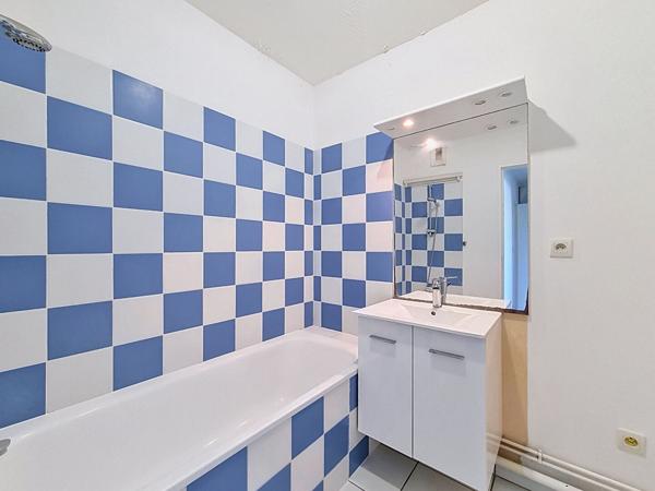 TOURS NORD - APPARTEMENT 3 PIECES AVEC BALCON, CAVE ET PLACE DE PARKING PRIVATIVE
