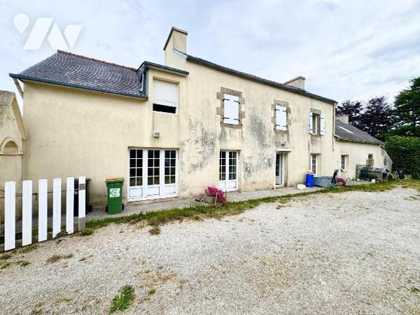 Corps de ferme Plabennec - 3 800 m² - au calme et sans vis-à-vis - Hangar  et dépendances.

S...