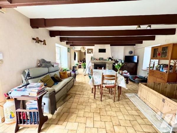 Corps de ferme Plabennec - 3 800 m² - au calme et sans vis-à-vis - Hangar  et dépendances.

S...