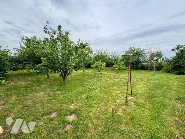 Corps de ferme Plabennec - 3 800 m² - au calme et sans vis-à-vis - Hangar  et dépendances.

S...