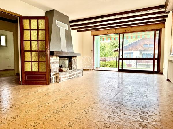 Bonneville – Maison à rénover – 236 m² au total – 3 appartements soit 9 pièces dont 5 chambres – Terrain plat de 900 m²