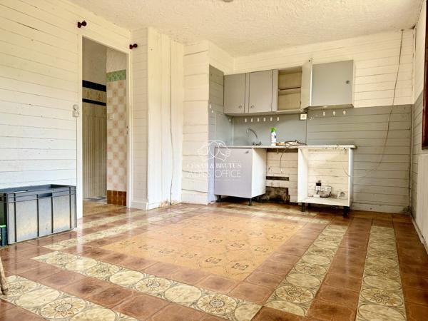 Bonneville – Maison à rénover – 236 m² au total – 3 appartements soit 9 pièces dont 5 chambres – Terrain plat de 900 m²